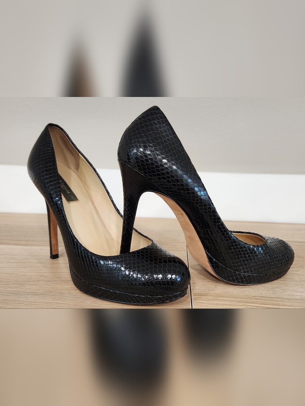 Ann Taylor Black Snakeskin Patent High Heels In Size 7.5